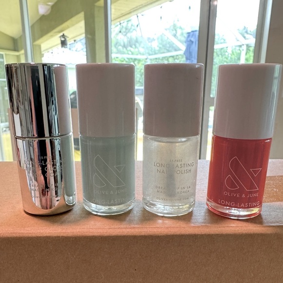 Bundle of 4 Olive & June Polish - NEW - Top Coat with 3 Various Colors - Picture 1 of 3